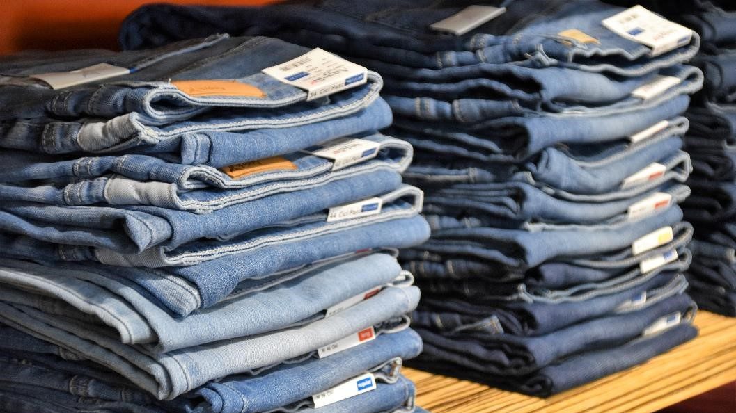 Jeans Retail Buyer and Planner working on computer using daVinci's Buy Management Software for Retailers